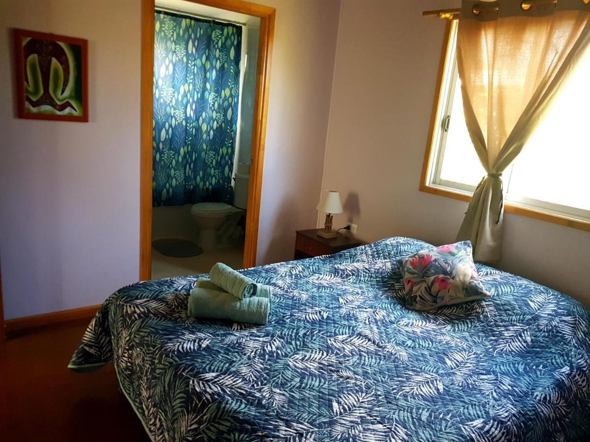 Uka Vaikava Villa Hanga Roa Exteriör bild